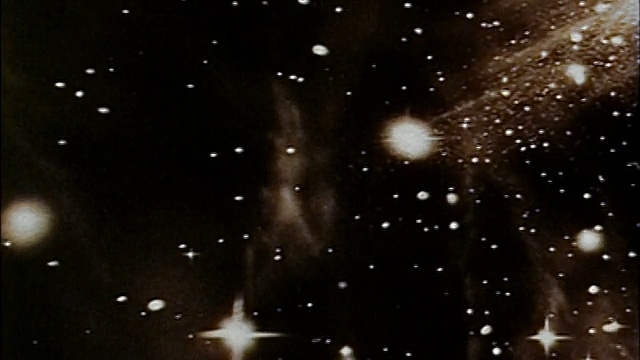 1970年通过宇宙中的恒星星系的动画视角/音频视频下载
