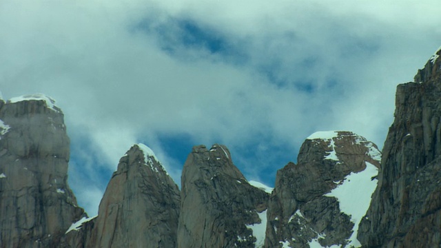 阿根廷巴塔哥尼亚冰川国家公园，雪峰之上的云视频素材