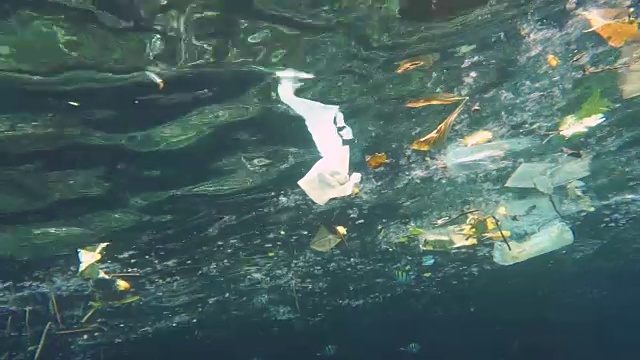 环境问题:海洋中的塑料视频下载