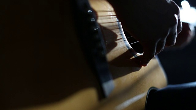 练习原声吉他视频素材