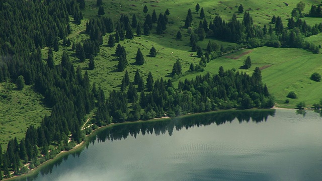 AERIAL, ZO, Bohinj湖，特里格拉夫国家公园，斯洛文尼亚视频素材