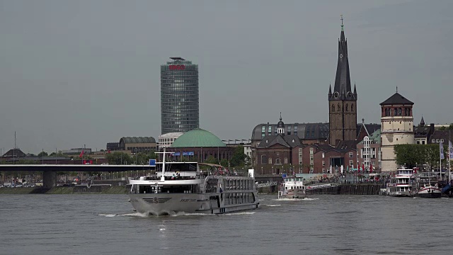 莱茵河，Düsseldorf，北莱茵威斯特伐利亚，德国视频下载