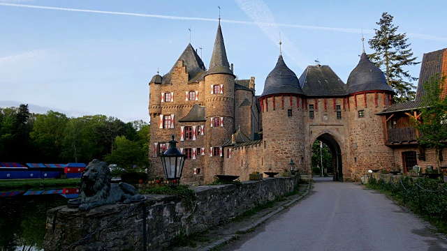 德国北莱茵威斯特伐利亚州梅切尼奇附近的萨茨维城堡视频下载