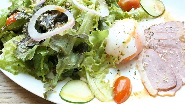 鸭胸肉配蔬菜沙拉视频下载