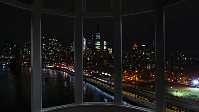 夜晚纽约城市景观时间流逝窗口全景城市景观曼哈顿视频素材