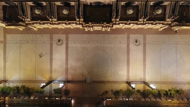 鸟瞰图的努斯特拉夫人德尔皮拉尔大教堂和广场德尔皮拉尔在阿拉贡晚上视频素材