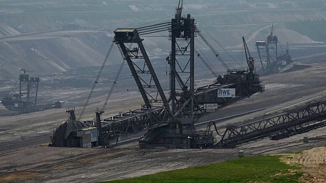 德国北莱茵-威斯特伐利亚格文布罗希加兹韦勒露天棕色煤矿视频下载