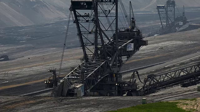 德国北莱茵-威斯特伐利亚格文布罗希加兹韦勒露天棕色煤矿视频下载