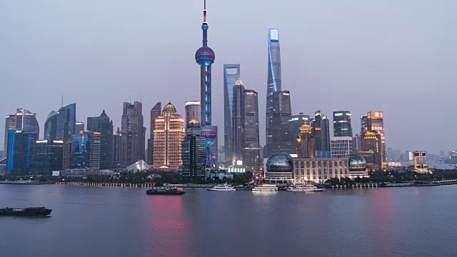 T/L TU上海市中心，昼夜转换/上海，中国视频素材