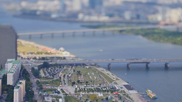 在汝矣岛，可以看到马波大江大桥和汉江视频素材