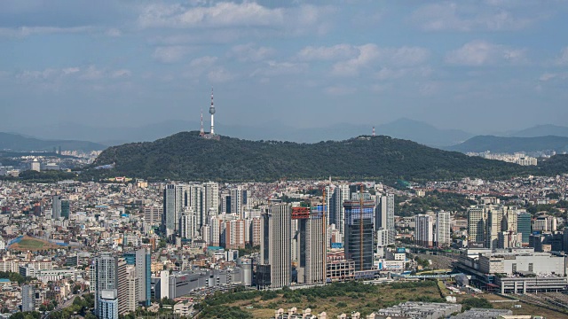 汉江和北汉城塔(著名旅游景点)附近的市中心区域视频下载
