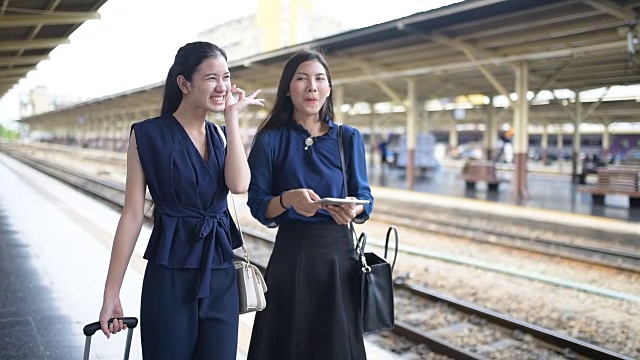 亚洲青年团体商务讲座:环境工作场所火车站视频下载