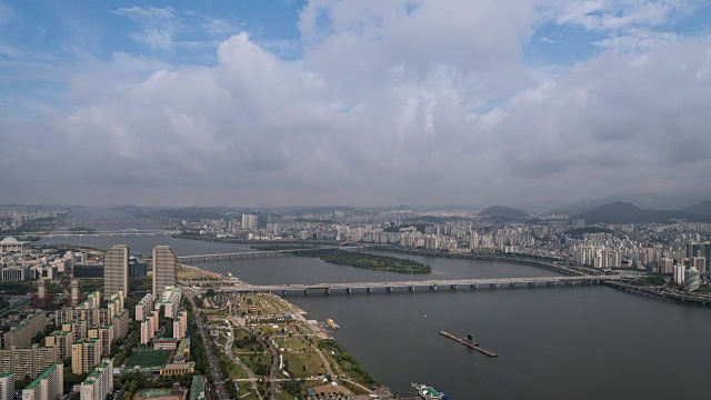 韩江上的马波大叶桥、汝矣岛公园和Beomsum岛视频下载