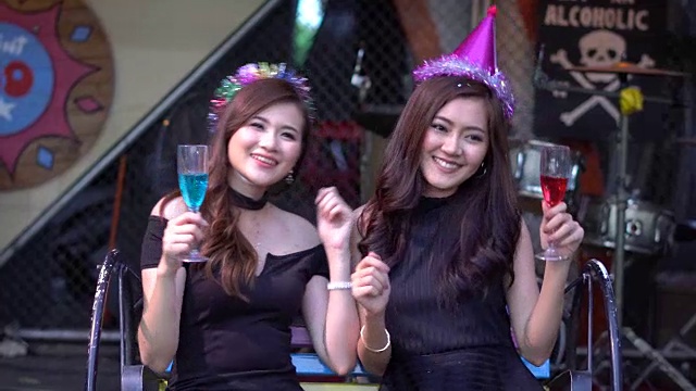 亚洲女性喜欢跳派对舞视频下载