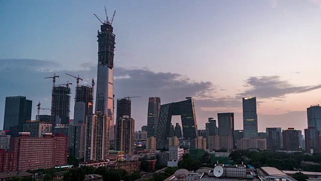 T/L ZI高角度城市天际线，从白天到夜晚/北京，中国视频下载