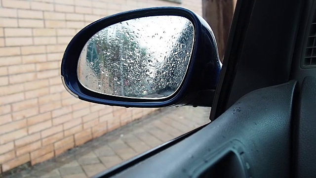 车窗会关上。雨´s。马德里,西班牙视频下载