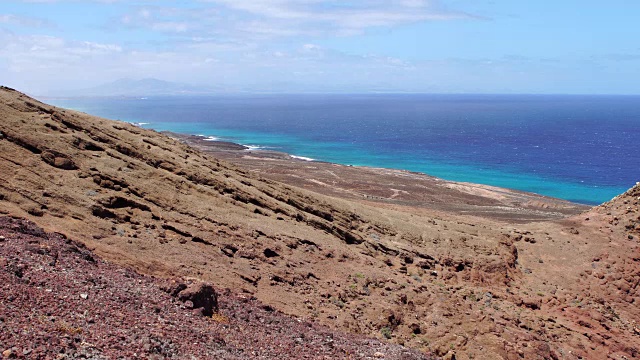 Montaña roja views - Fuerteventura东北海岸视频下载