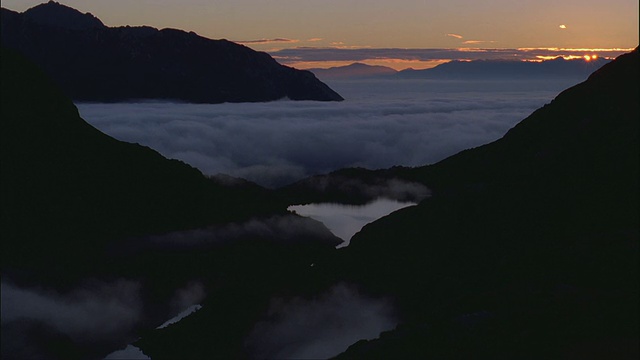 WS, HA，日出在山和峡湾，峡湾国家公园，南岛，新西兰视频素材