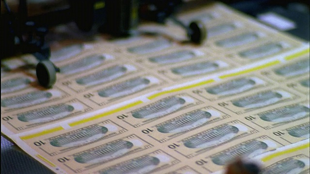 CU, SELECTIVE FOCUS，美国华盛顿特区正在印刷的10美元钞票视频素材