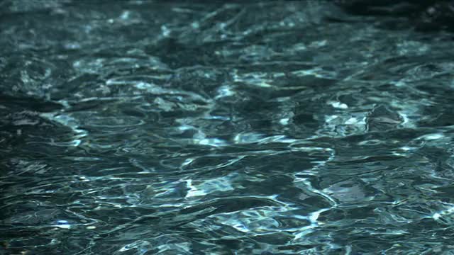 SLO MO CU水形态反映在游泳池/美国加州视频素材