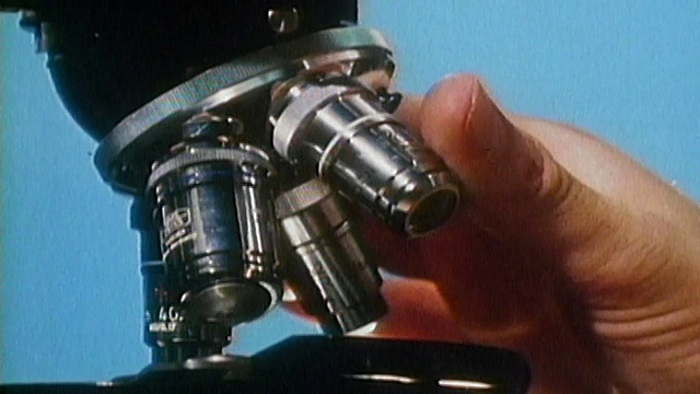1986闭合人的手调整放大率显微镜/音频视频下载