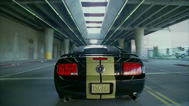POV，汽车在隧道中超速行驶，洛杉矶，加利福尼亚，美国视频下载
