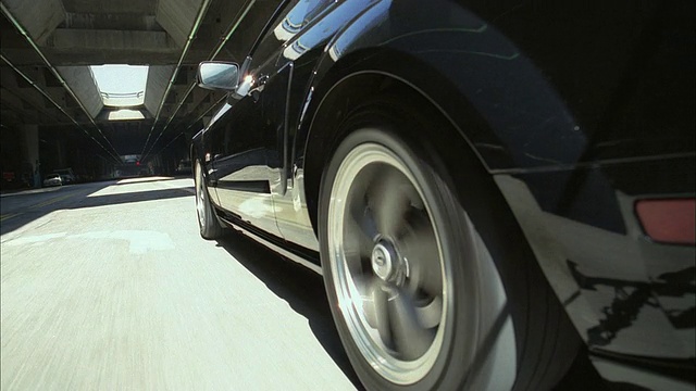TS，汽车在隧道中飞驰，洛杉矶，加利福尼亚，美国视频素材