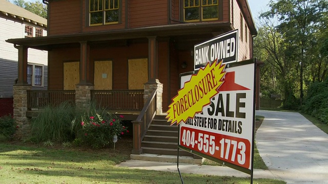 TD, MS，“止赎”的标志在房子前面，亚特兰大，乔治亚州，美国视频下载