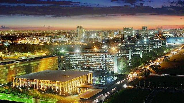 T/L, HA, WS, Cityscape, Itamaraty Palace和Ministries Esplanade，从白天到黄昏，巴西巴西利亚视频素材