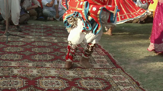 印度拉贾斯坦邦斋浦尔一年一度的大象节上的舞者视频素材