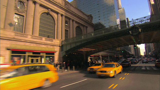POV，开车在公园大道，经过中央车站，纽约，美国视频素材