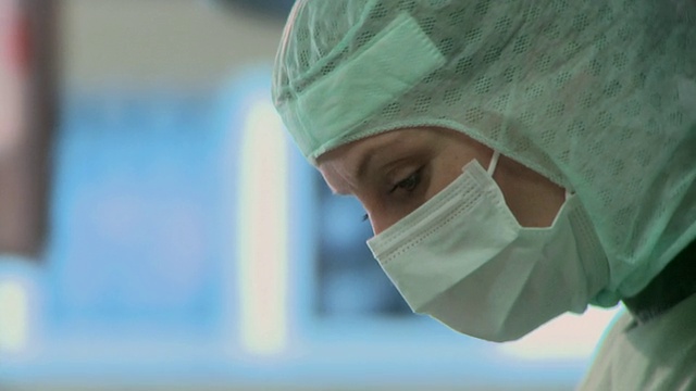 CU，女外科医生，德国柏林视频素材