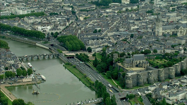 《空中》，昂热小镇和城堡，缅因-卢瓦尔，法国视频素材