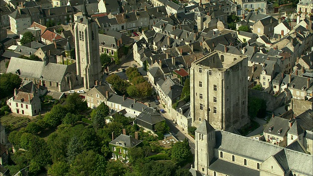 鸟瞰图，小镇和城堡，beaugent, Loiret，法国视频素材