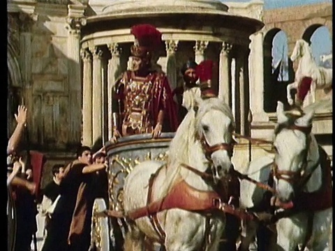 1964年重演紫潘朱利叶斯·凯撒身着军装，乘战车进入罗马视频素材