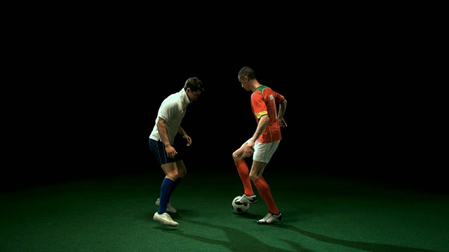 SLO MO WS工作室拍摄的两个足球运动员踢球视频素材