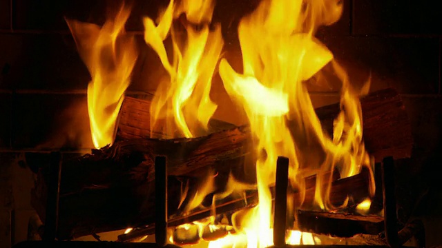 CU，壁炉里燃烧的原木，亚特兰大，乔治亚，美国视频素材