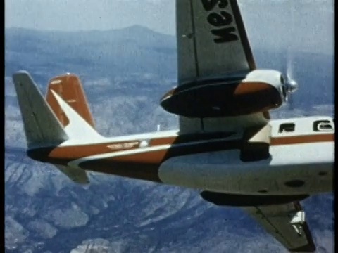 1975年蒙太奇WS CU特种飞机进行云播/美国/音频视频素材