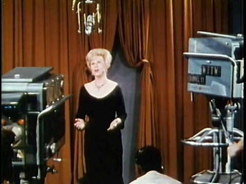 1963年，美国芝加哥电视演播室女歌手视频下载