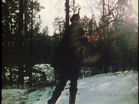 1971年重演SLO MO WS内战士兵被枪击后倒在被雪覆盖的地上/ 19世纪美国/音频视频下载