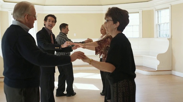MS，三对正在上舞蹈课的情侣，Hingham，马萨诸塞州，美国视频素材