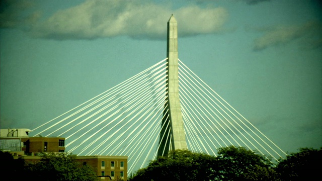 MS, Leonard P. Zakim Bunker Hill纪念桥的高部分，波士顿，马萨诸塞州，美国视频下载