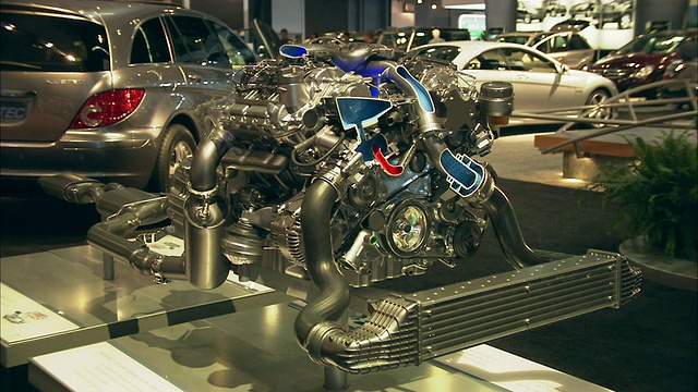 MS，节能汽车引擎在美国加州洛杉矶车展上展出视频素材