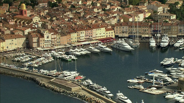 St Tropez和港口鸟瞰图，St Tropez，普罗旺斯，法国视频下载