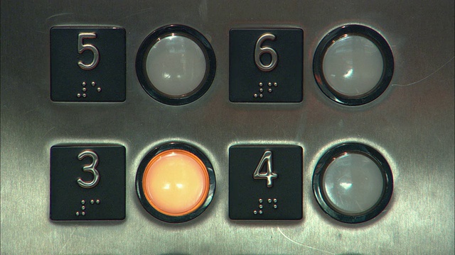 ECU人员按电梯按钮，洛杉矶，加利福尼亚州，美国视频下载
