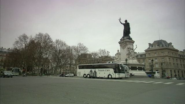 法国巴黎共和国广场上的WS交通视频下载
