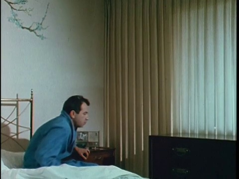 1967年，穿着睡袍、宿醉的蒙太奇男人，美国加州洛杉矶，音频视频素材