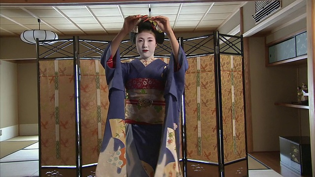 舞子女士与扇子跳舞，京都，日本视频下载
