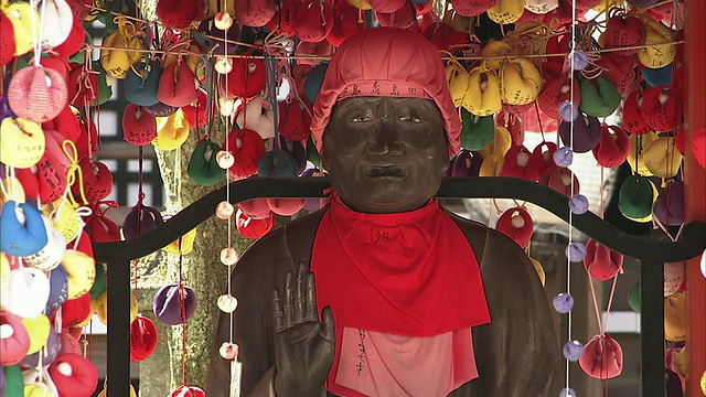 日本京都佛教神社的CU雕像视频素材