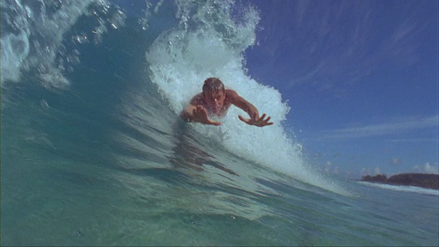 SLO MO MS Bodysurfer骑波，瓦胡岛，夏威夷，美国视频下载